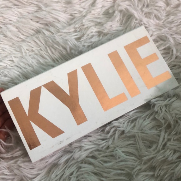 Kylie Cosmetics Eye Shadow Palette - Picture 2 of 8